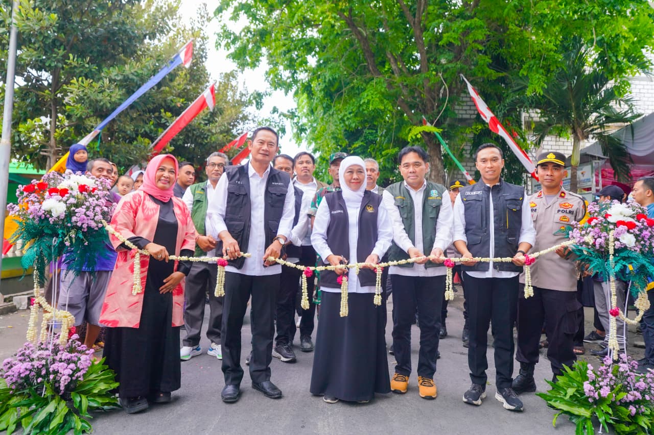 Gubernur Khofifah Resmikan Rehabilitasi Jalan Poros Miru-Jugo Lamongan,