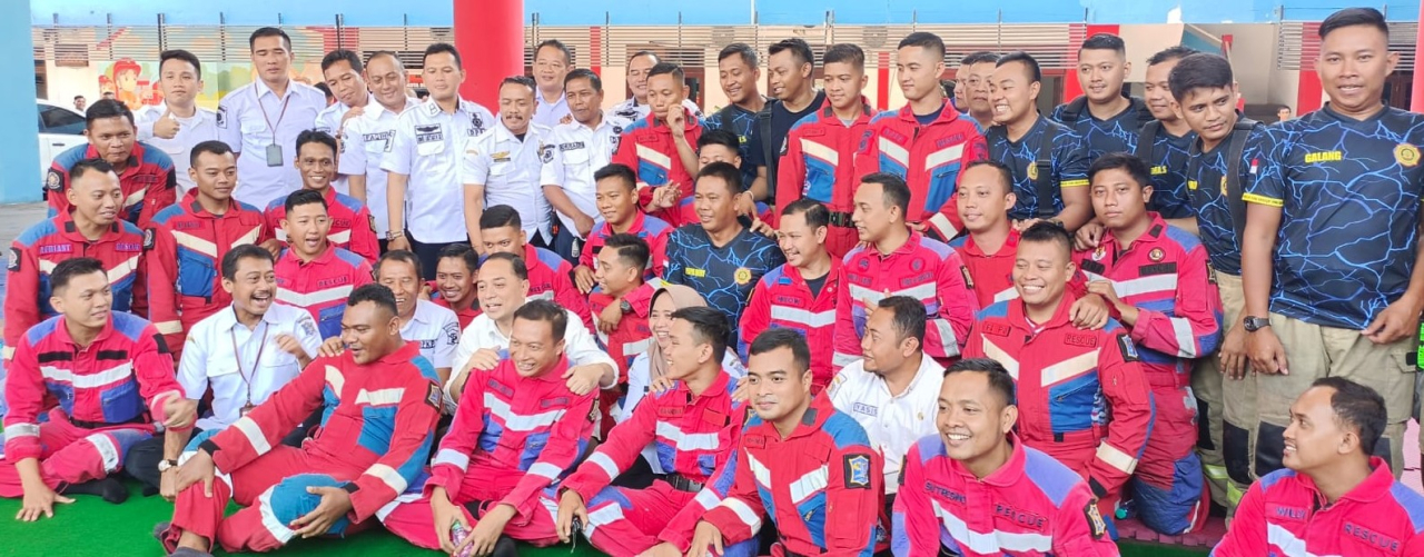 Walikota Surabaya Apresiasi Kinerja DPKP dalam Misi Penyelamatan Ponpes Pesantren Al Khoziny