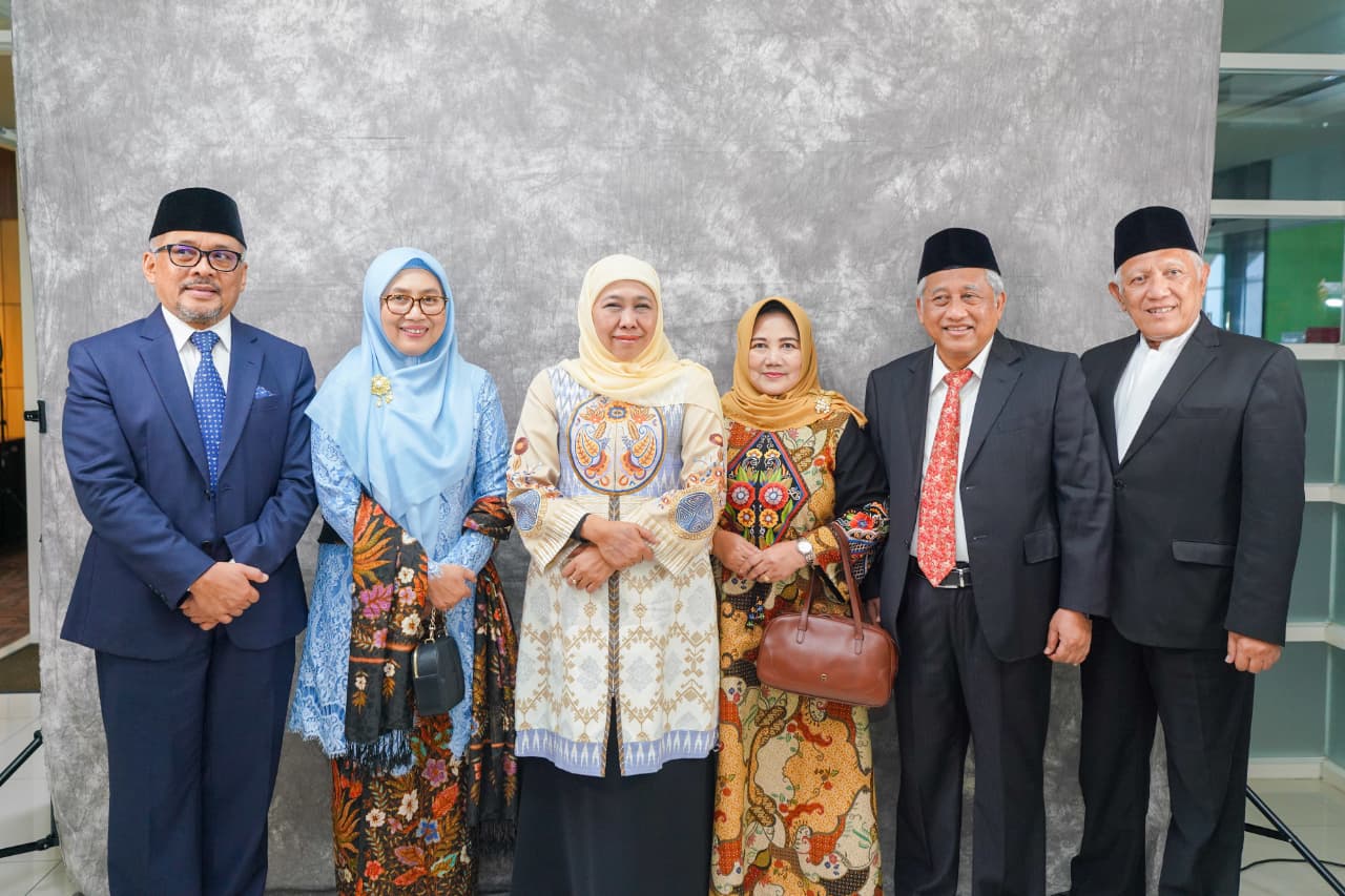 Hadiri Pelantikan Rektor UNUSA 2025-2030, Gubernur Khofifah Ajak Perkuat Peran Perguruan Tinggi
