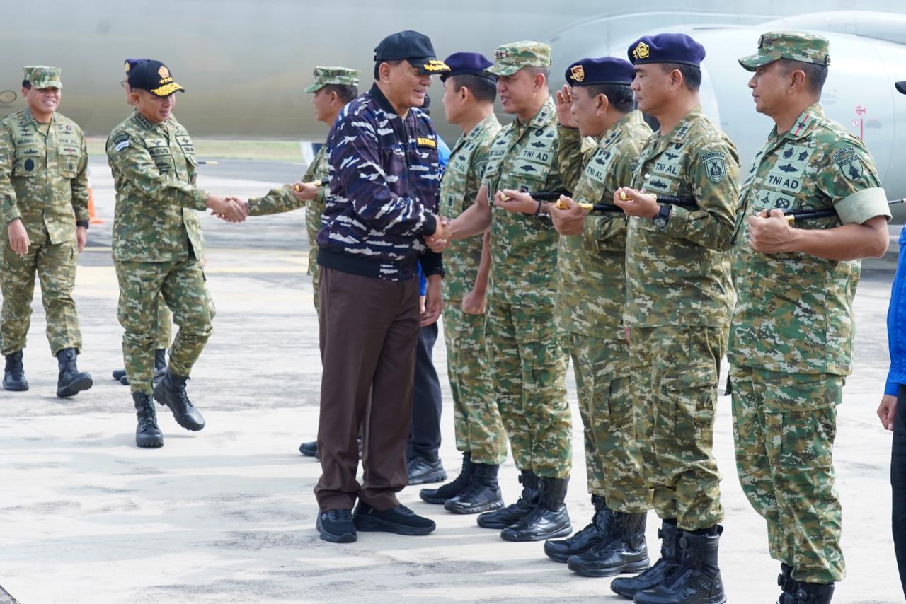 Pangdam Brawijaya Dampingi Kunjungan Menhan Sjafrie di Koarmada II