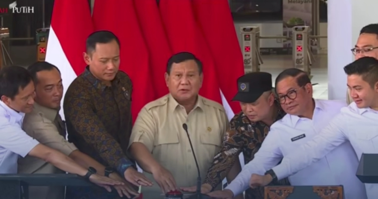 Presiden Prabowo Resmikan Stasiun Tanah Abang Baru Naik KRL