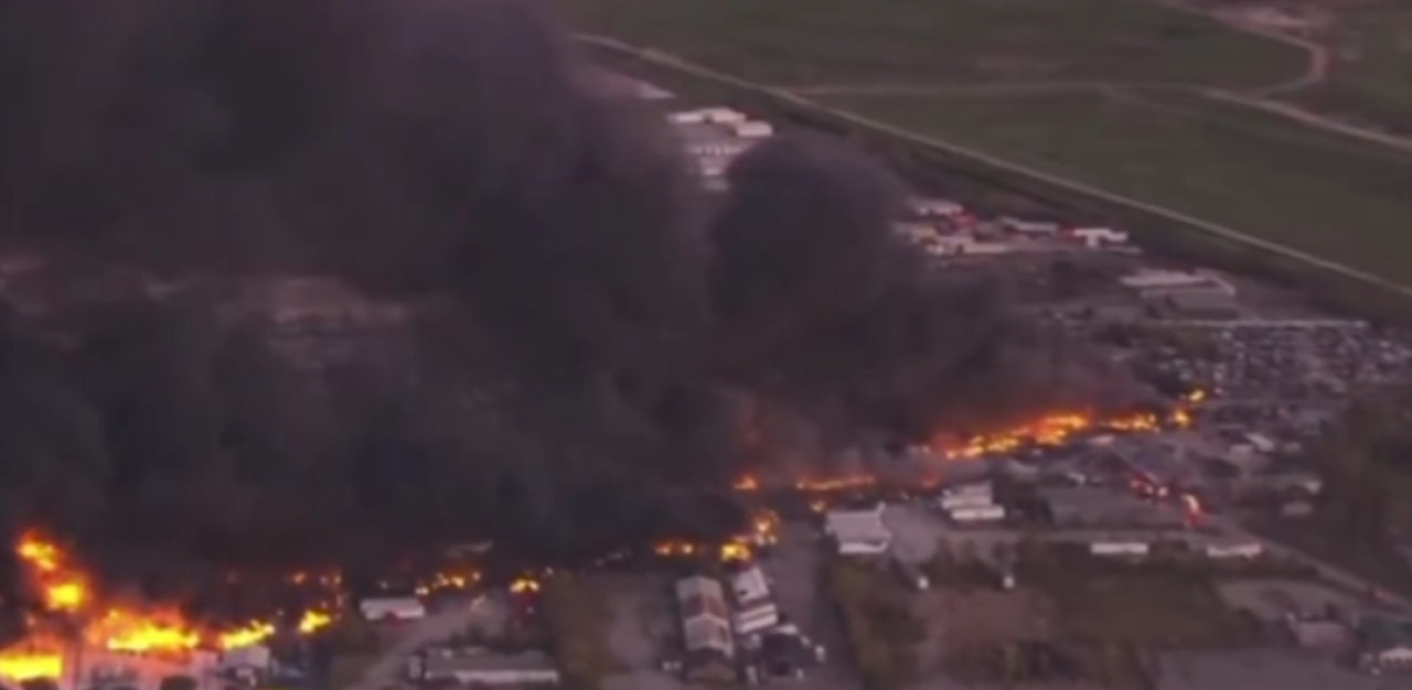 Pesawat Kargo UPS Jatuh hingga Terbakar, Tiga Orang Tewas