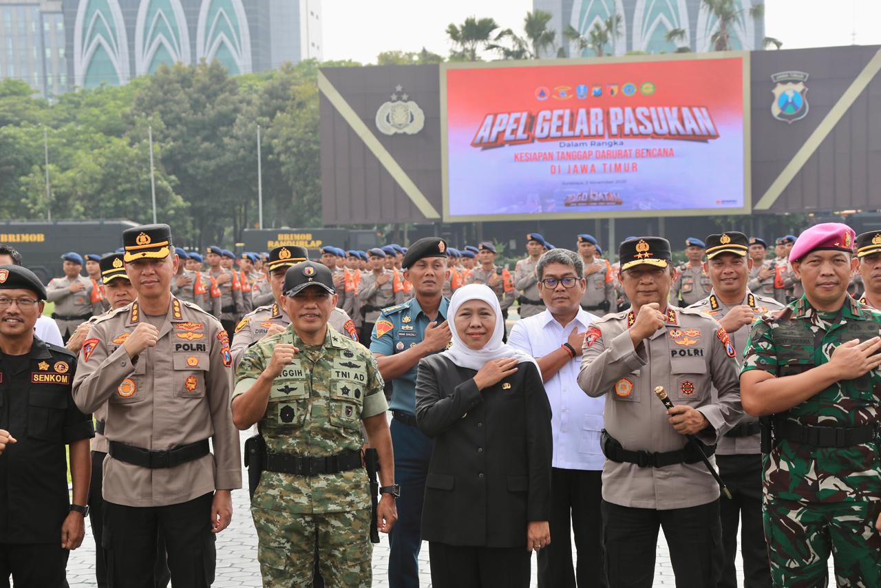 Gubernur Khofifah Hadiri Apel Kesiapan Tanggap Darurat Bencana Hidrometeorologi di Mapolda Jatim