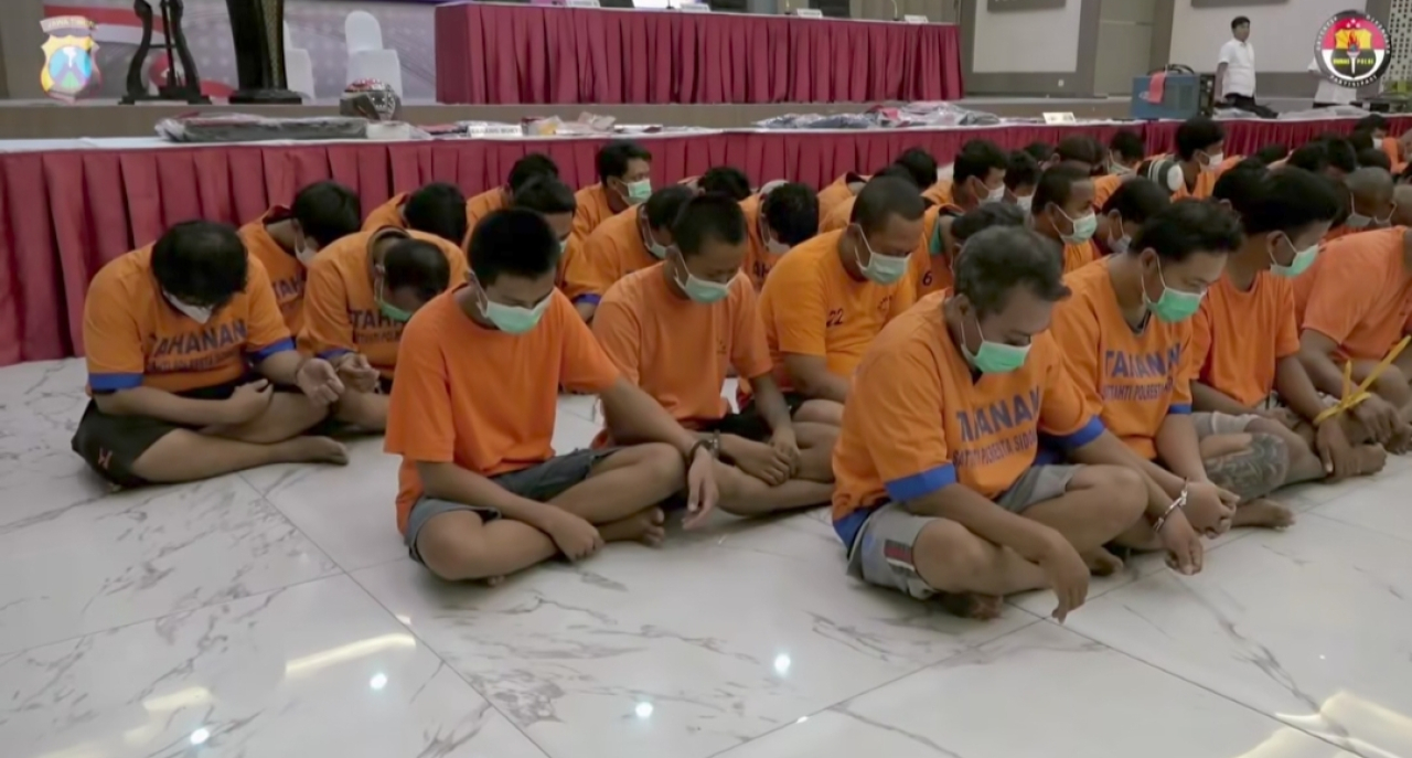 Para tersangka hasil Operasi Semeru 2025, yang digelar Polda Jatim dan jajaran Polres. (Foto: Tangkapan layar video)