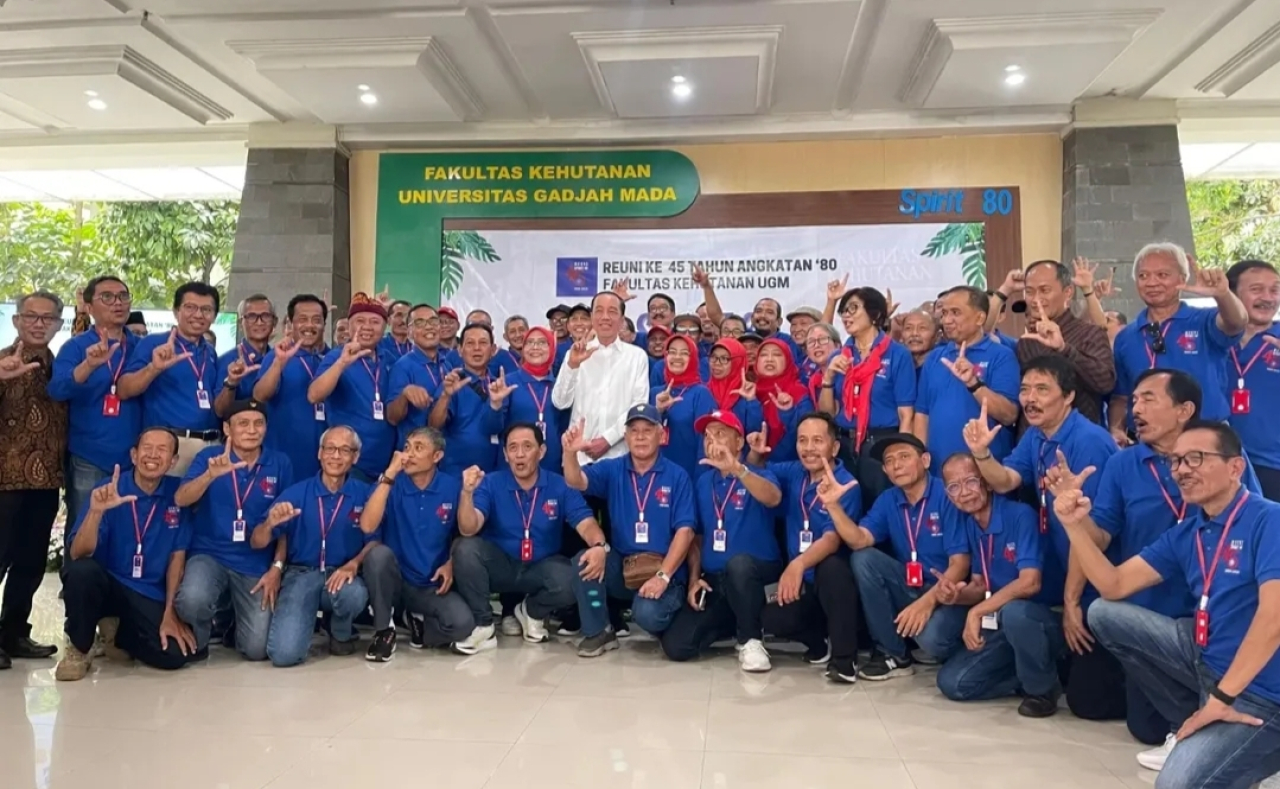 Mantan Presiden Jokowi saat reuni ke-45 Fakultas Kehutanan UGM angkatan 1980 pada (26/7/2025). (Foto: Instagram @jokowi)