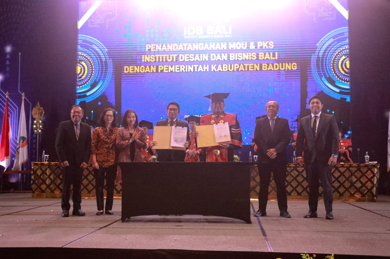 Bupati I Wayan Adi Arnawa menghadiri acara Wisuda IDB Bali Tahun 2025 dan penandatanganan MoU antara Pemkab Badung dengan Rektor IDB Bali di The Meru Sanur, Sabtu (8/11/2025). (Foto: Istimewa)