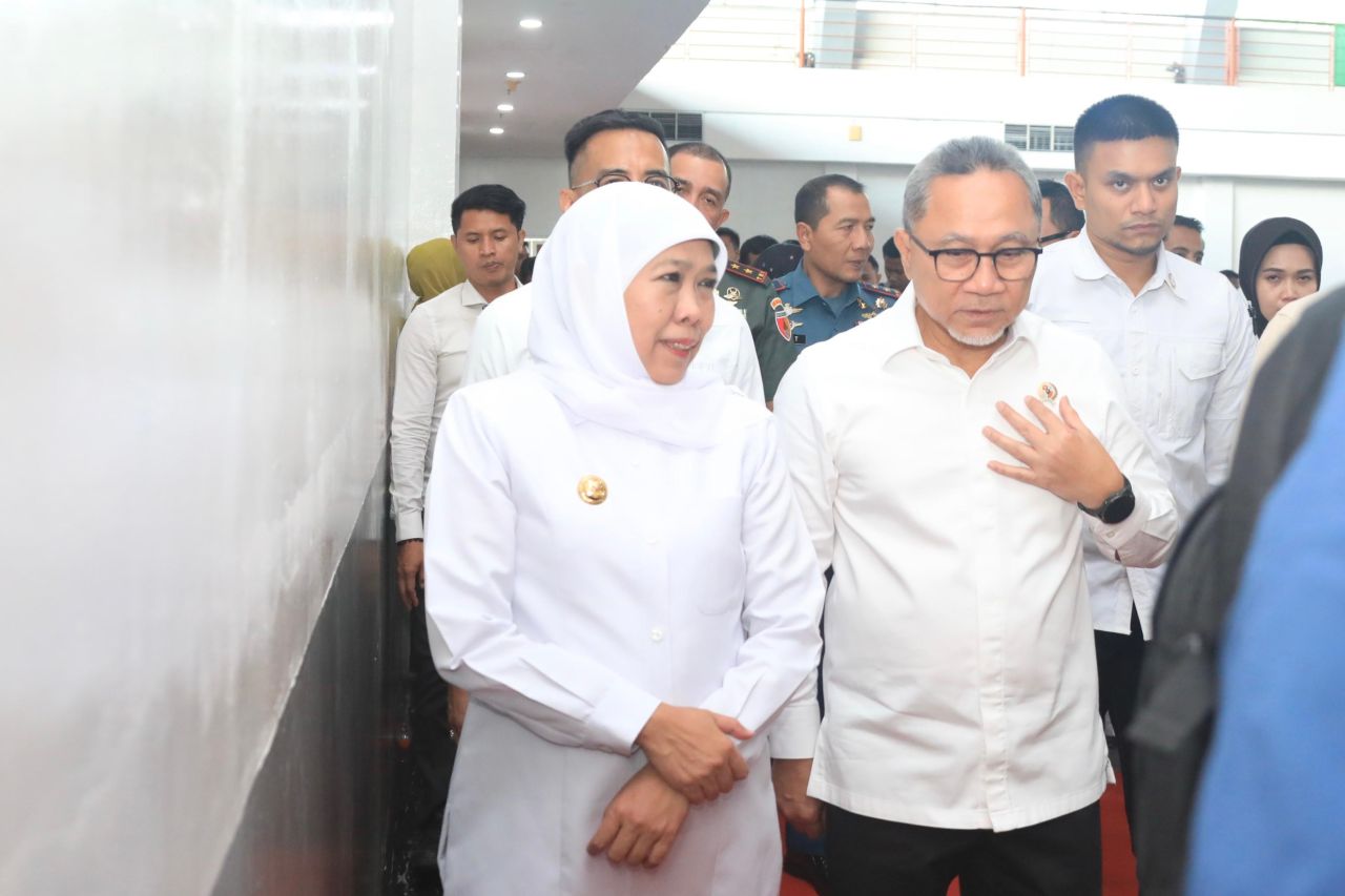 Gubernur Jatim Khofifah bersama Menko Bidang Pangan, Zulkifli Hasan di Jatim Expo.