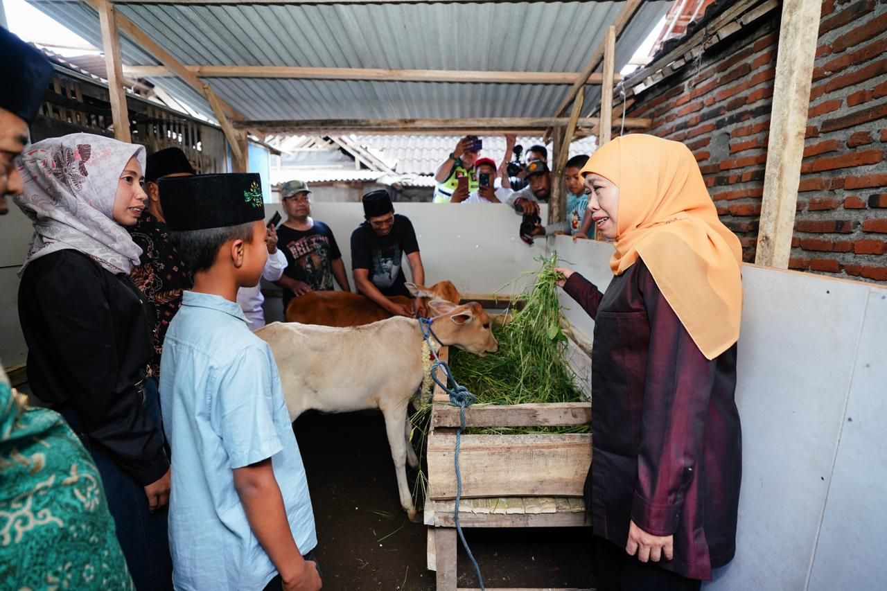 Gubernur Jatim Wujudkan Keinginan Siswa dan Renovasi Rumah Warga