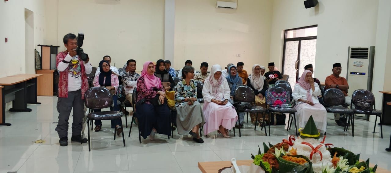 Ibu-ibu IKWI PWI Jatim di acara HUT ke-64 IKWI PWI Jatim. (Foto: Rizal/MCINews.id)