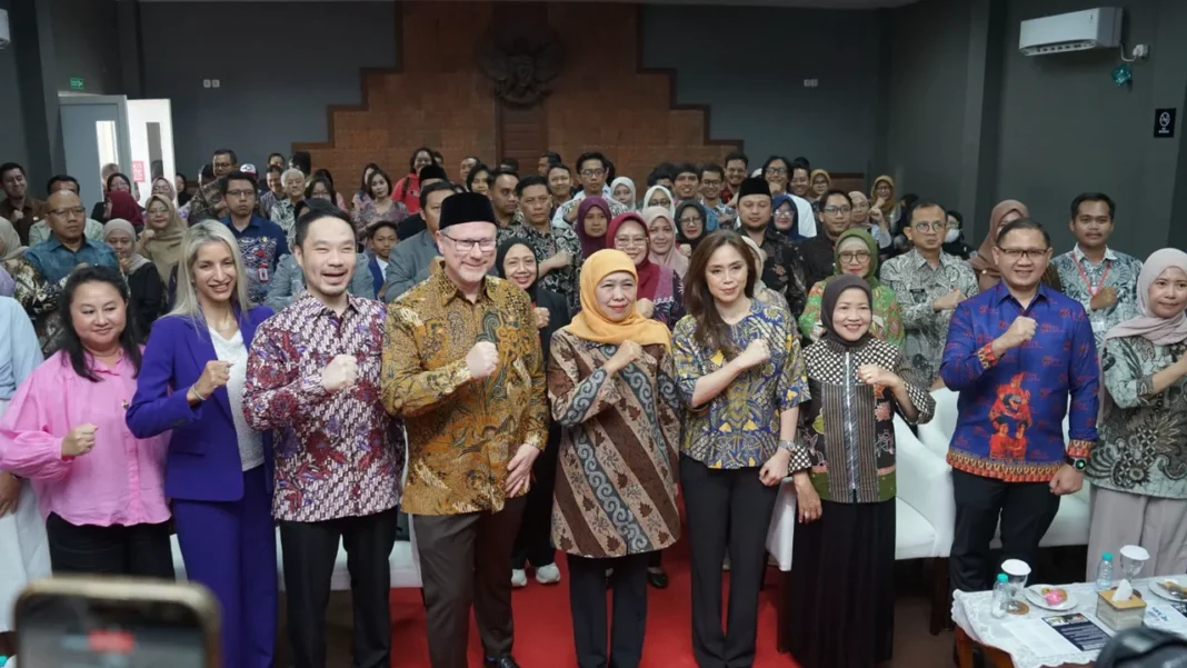 Khofifah saat peluncuran magister KCL Singhasari Malang