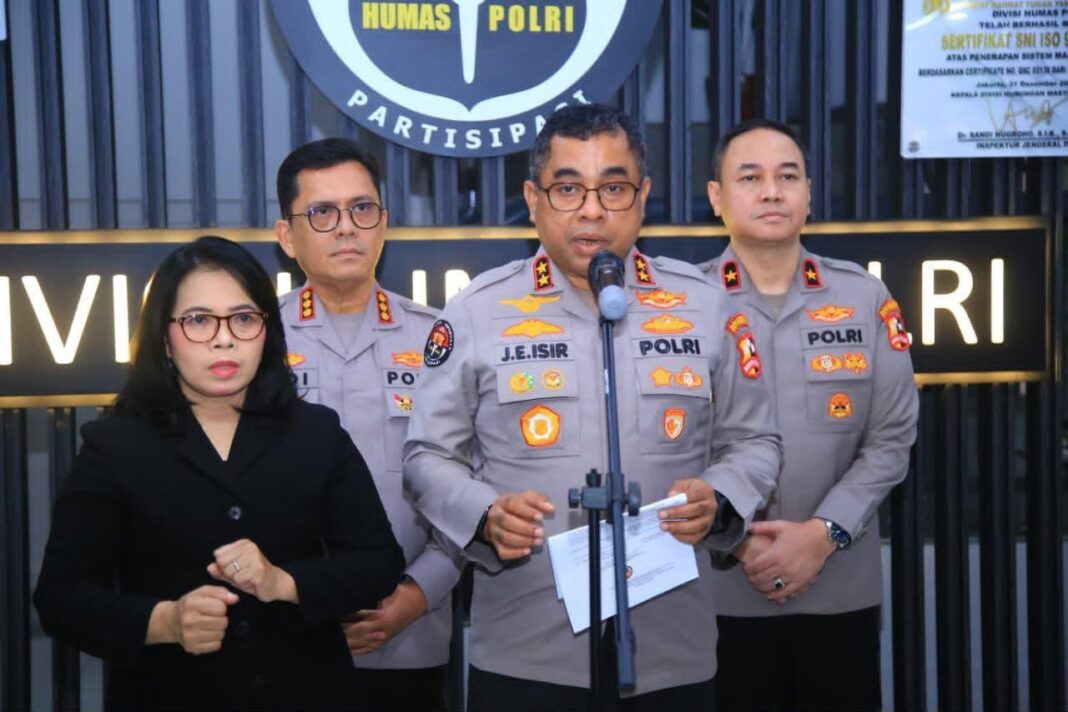 Kadivhumas Polri Johnny Edison Isir menyampaikan layanan digital Polri