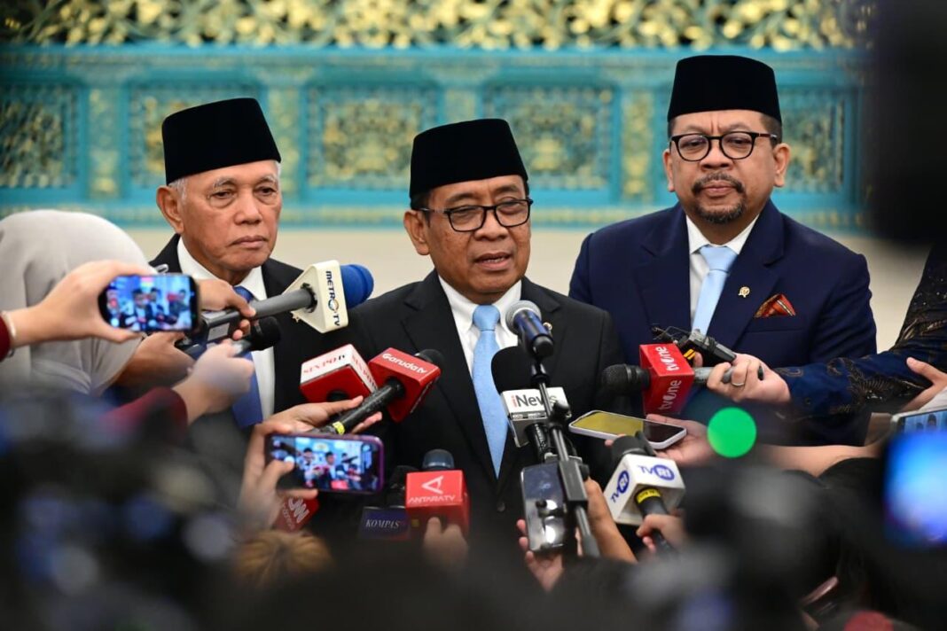 Pratikno bersama anggota Wantimpres usai pelantikan Prabowo
